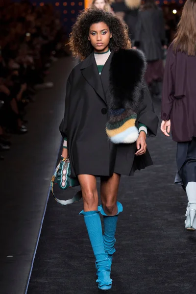 Look 29